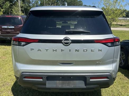 Used 2024 Nissan Pathfinder SV FWD image 4