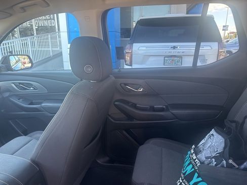 Used 2021 Chevrolet Traverse LT image 15