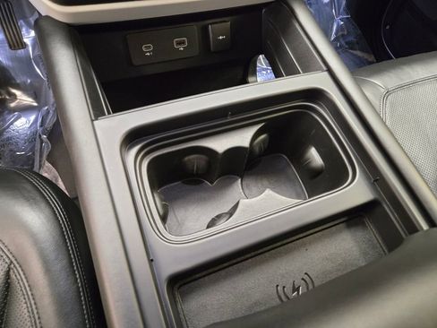 Used 2020 Land Rover Defender 110 First Edition image 41