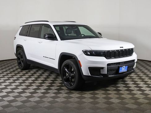 Used 2023 Jeep Grand Cherokee L Laredo AWD/4WD image 2