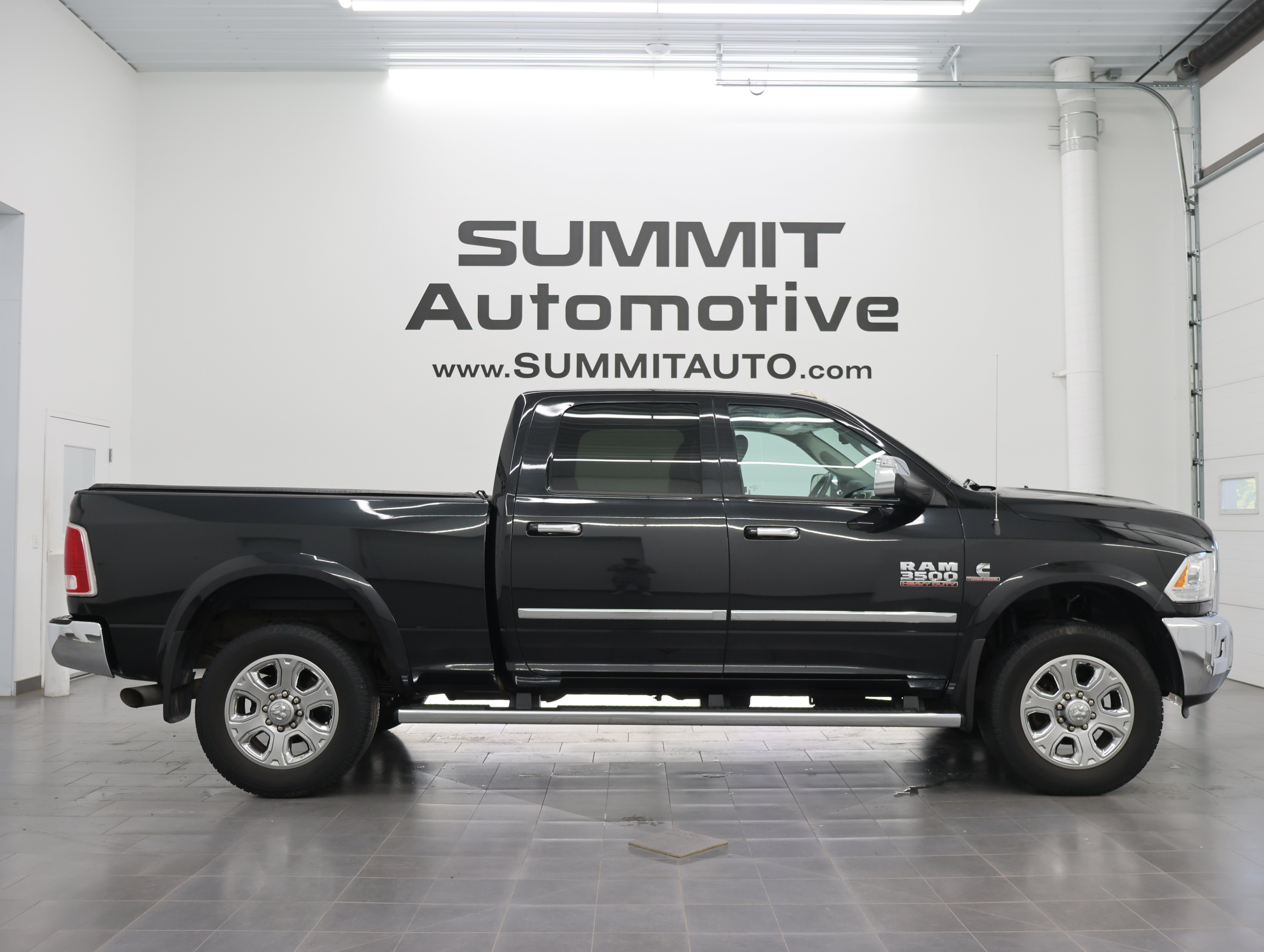 Used 2016 RAM 3500 Laramie AWD/4WD image 1
