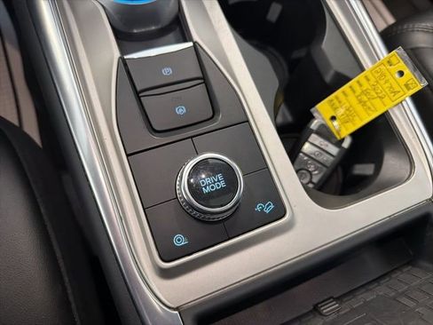 Used 2022 Ford Explorer Platinum w/ Technology Package AWD/4WD image 35