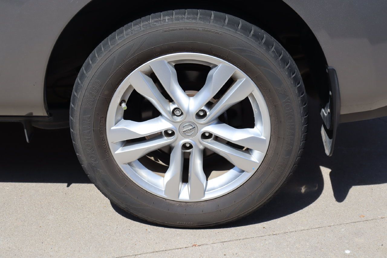 Used 2013 Nissan Rogue SV FWD image 23