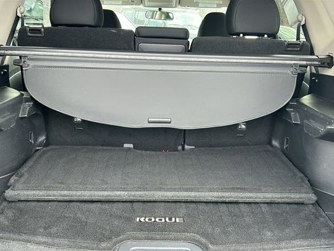 Used 2018 Nissan Rogue SV w/ Premium Package image 28