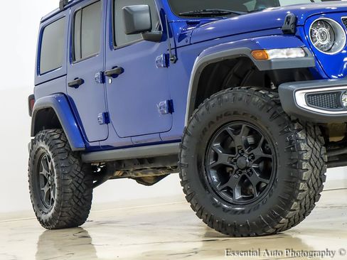 Used 2020 Jeep Wrangler Unlimited Sahara w/ Uconnect 4C Nav & Sound Group AWD/4WD image 4