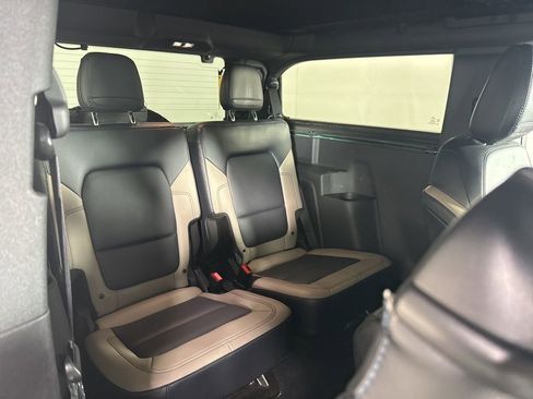 Used 2023 Ford Bronco Wildtrak AWD/4WD image 16