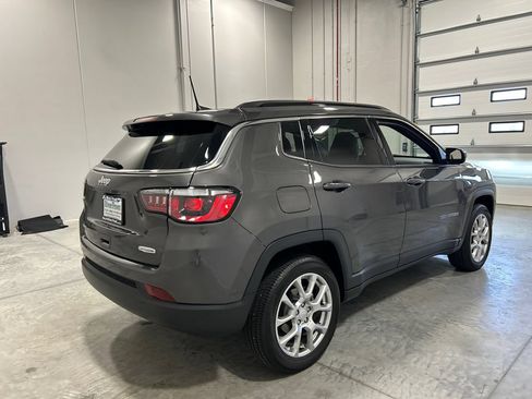 Used 2023 Jeep Compass Latitude w/ Sun and Sound Group AWD/4WD image 6