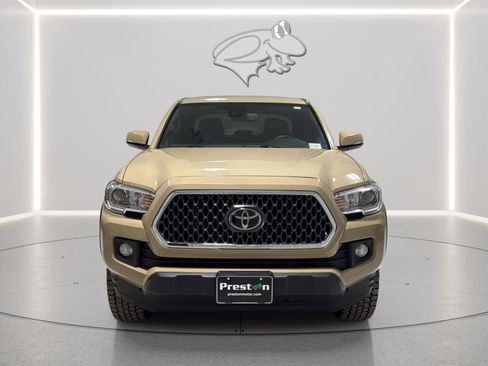 Used 2018 Toyota Tacoma TRD Off-Road w/ Technology Package AWD/4WD image 8