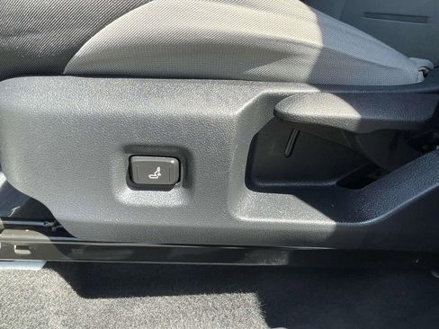 Used 2025 Toyota Tacoma TRD Off-Road AWD/4WD image 21