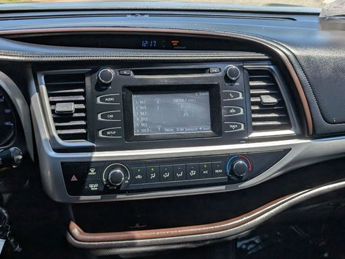 Used 2018 Toyota Highlander LE FWD image 23