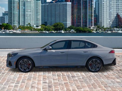 Used 2025 BMW 530i w/ M Sport Package RWD image 8