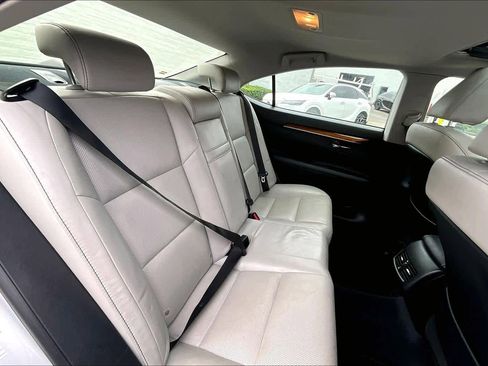 Used 2013 Lexus ES 300h image 20