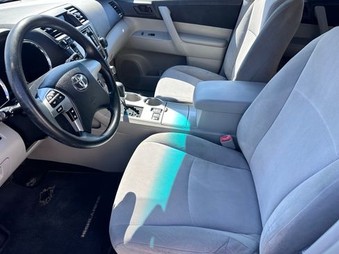 Used 2013 Toyota Highlander 4WD w/ Cold Weather Pkg image 5
