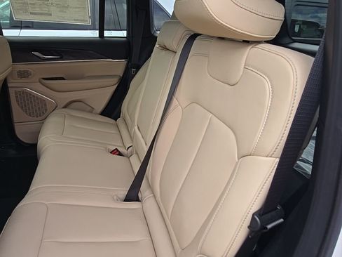 New 2026 Jeep Grand Cherokee Limited image 8