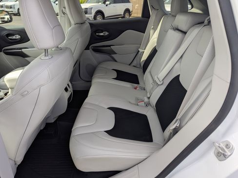 Used 2020 Jeep Cherokee Latitude Plus image 8