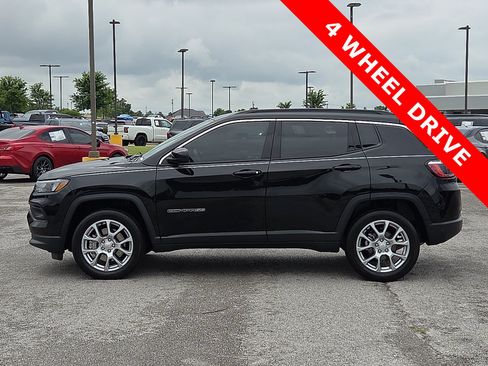 Used 2024 Jeep Compass Latitude AWD/4WD image 3