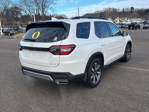 Used 2023 Honda Pilot Elite image 3