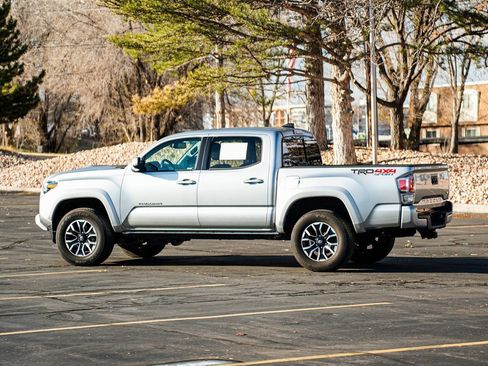 Used 2022 Toyota Tacoma TRD Sport image 7