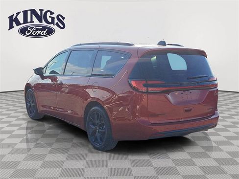 Used 2026 Chrysler Pacifica Limited w/ S Appearance Package image 3