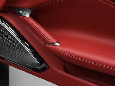 Certified 2025 Ferrari Roma Spider RWD image 32