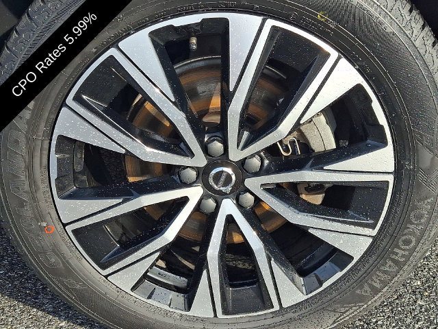 Certified 2024 Volvo XC60 B5 Plus w/ Protection Package Premier AWD/4WD image 10