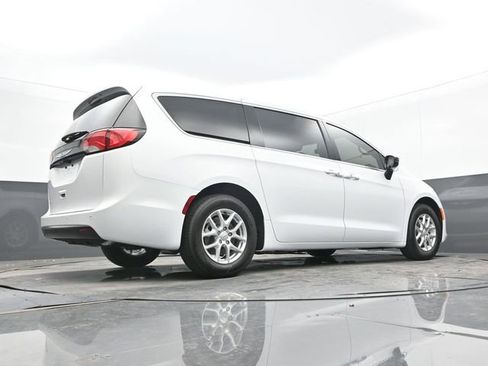 New 2025 Chrysler Voyager LX image 59