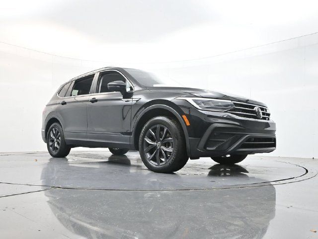 Used 2023 Volkswagen Tiguan SE FWD image 46