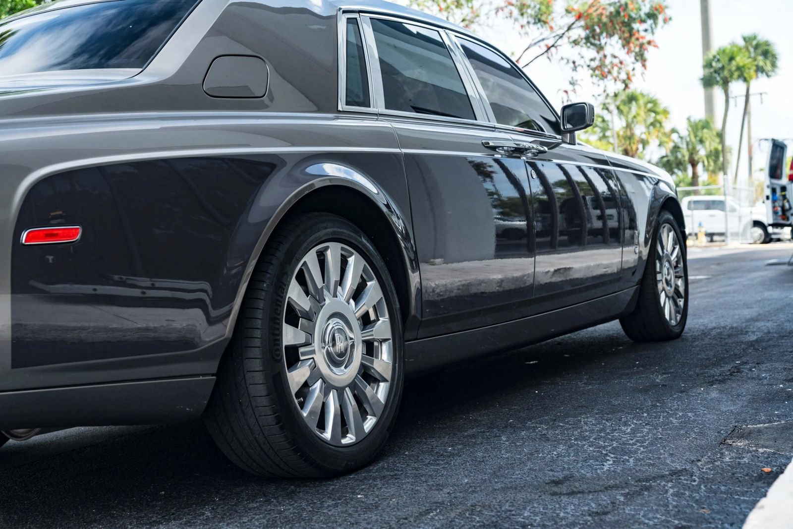 Used 2004 Rolls-Royce Phantom Sedan RWD image 14