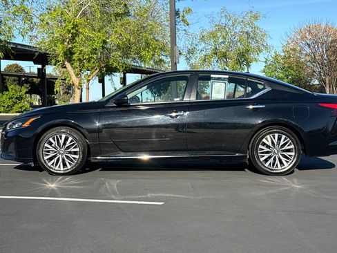 Used 2024 Nissan Altima 2.5 SV image 14