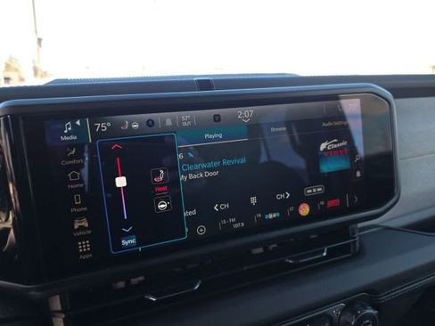 Used 2025 Jeep Wrangler Unlimited Sahara w/ Safety Group image 19