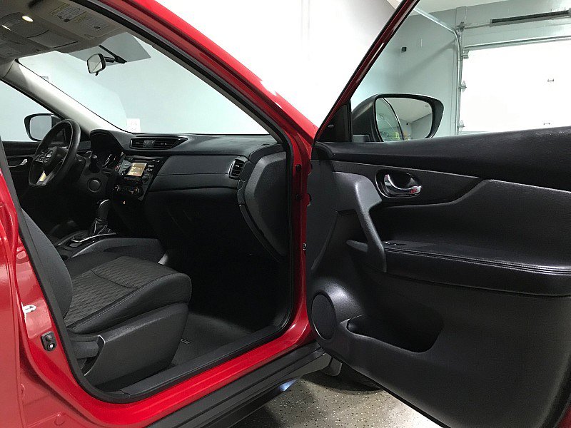 Used 2017 Nissan Rogue SV FWD image 12