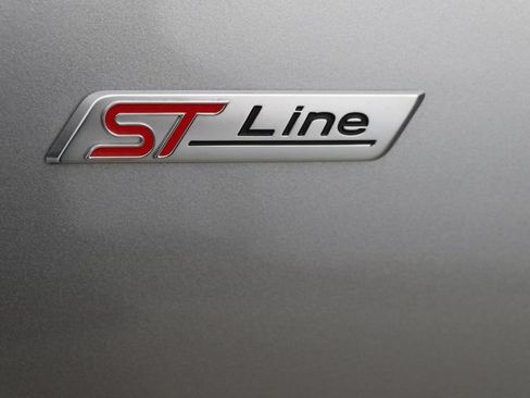 Used 2024 Ford Escape ST-Line w/ Tech Pack #1 FWD image 9