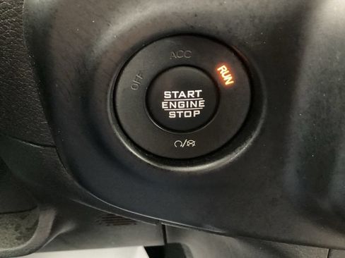 Used 2020 Jeep Wrangler Sport AWD/4WD image 19