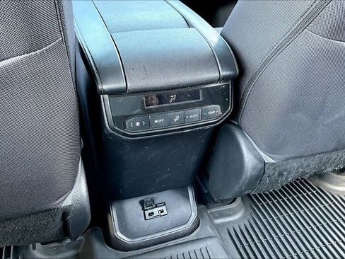 Used 2023 Toyota Highlander LE FWD image 10