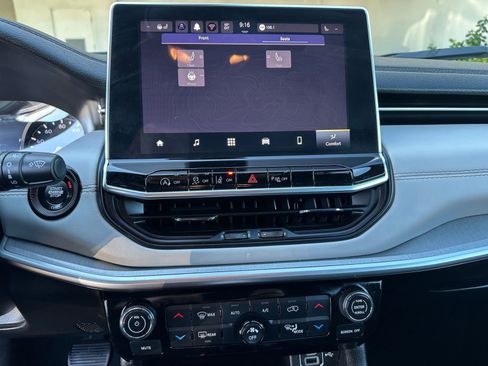 Used 2025 Jeep Compass Limited image 20