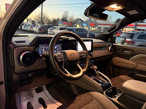 Used 2024 Chevrolet Colorado ZR2 w/ Technology Package image 41