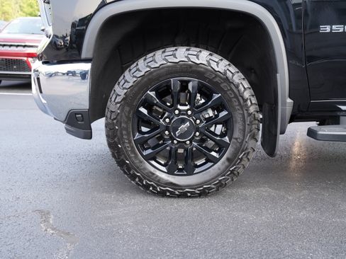 Used 2025 Chevrolet Silverado 3500 LTZ w/ LTZ Convenience Package AWD/4WD image 15