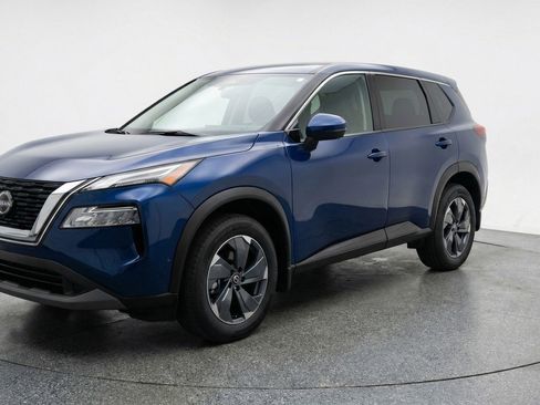 Used 2025 Nissan Rogue SV image 3
