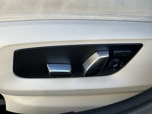 Used 2021 BMW 530i w/ Premium Package image 18