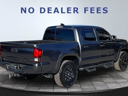 Used 2022 Toyota Tacoma SR5 w/ Technology Package image 6