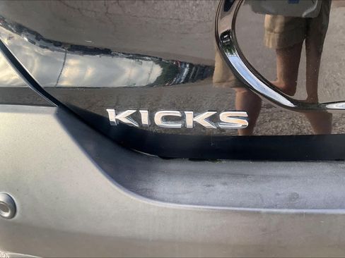 Used 2020 Nissan Kicks S FWD image 10