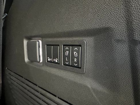 Used 2022 Chevrolet Tahoe High Country image 40