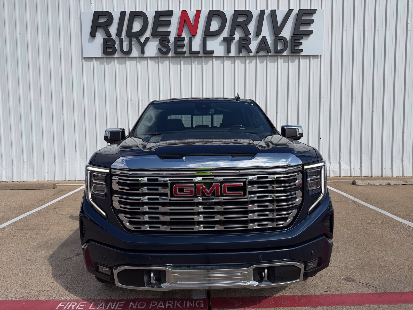 Used 2022 GMC Sierra 1500 Denali AWD/4WD image 11