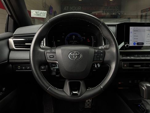 Used 2025 Toyota Camry SE FWD image 32