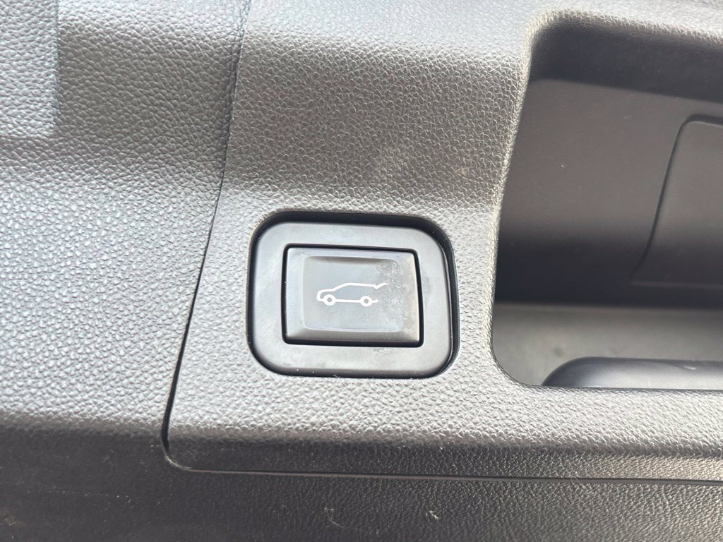 Used 2017 GMC Acadia Denali w/ Technology Package FWD image 31
