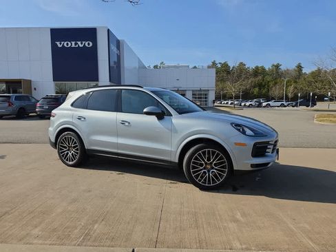 Used 2021 Porsche Cayenne AWD/4WD image 2