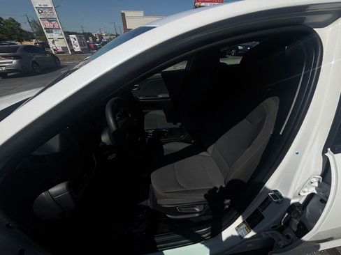 Used 2025 Kia K4 LXS image 27