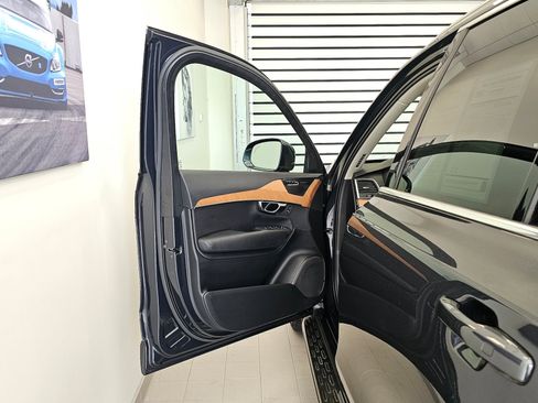 Certified 2022 Volvo XC90 T6 Momentum w/ Climate Package image 19