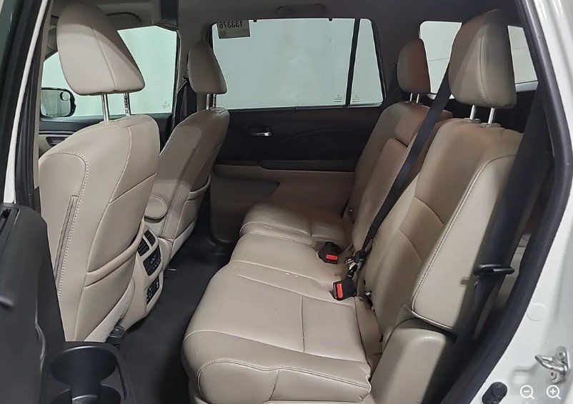 Used 2018 Honda Pilot Touring image 11