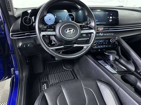 Used 2025 Hyundai Elantra Limited FWD image 21